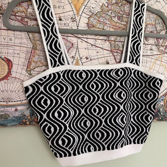 Calla Jacquard Crop Tank - Picture 4 of 7